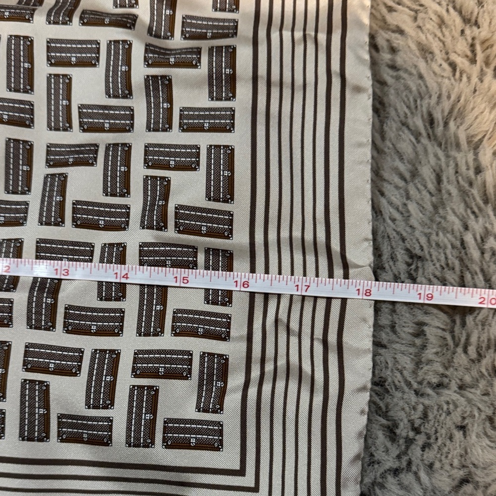 Louis Vuitton Monochrome Patterned Authentic Scar… - image 6